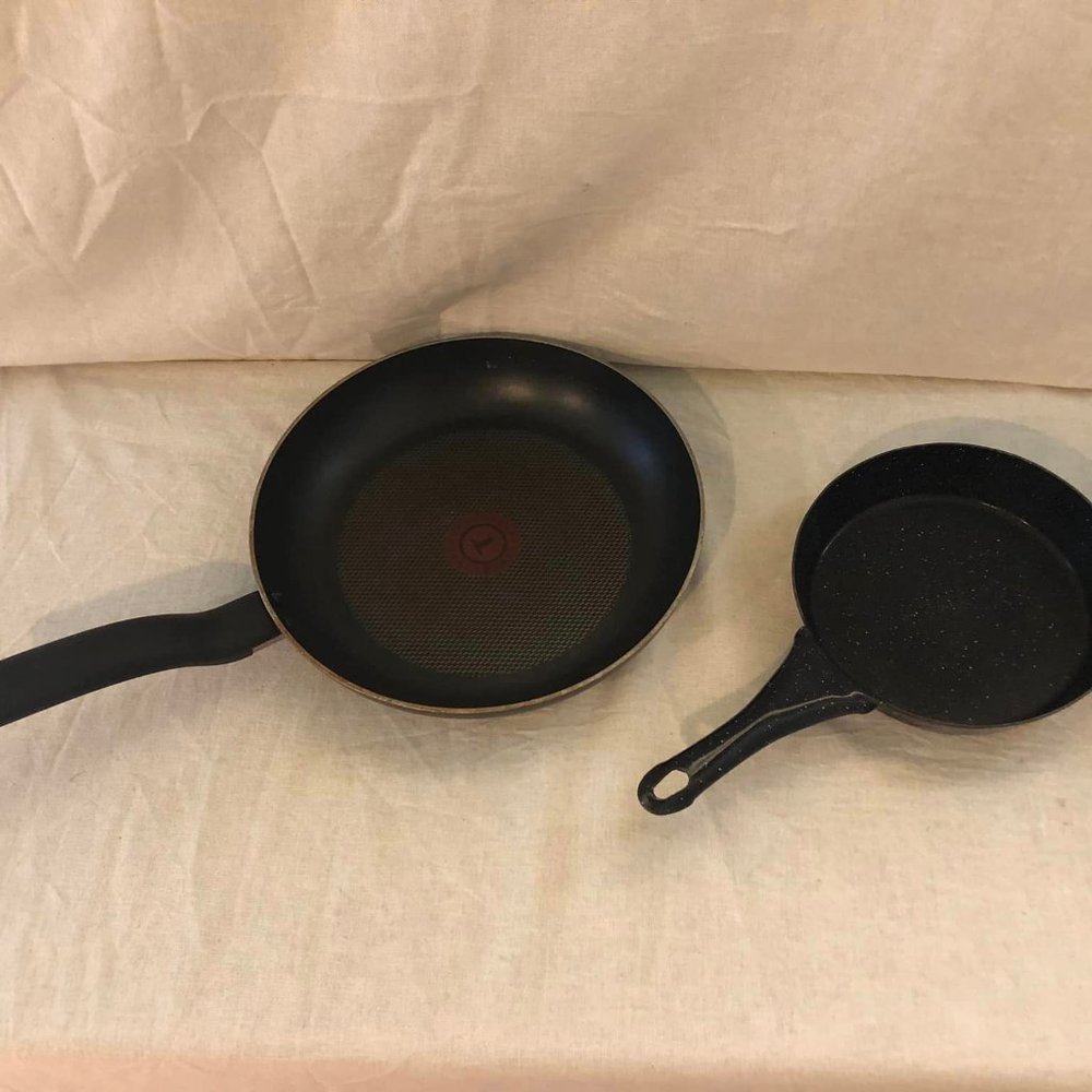 Lot of 2 Pans